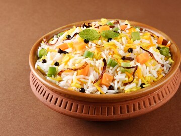 घरच्या घरी बनवा परफेक्ट आलू-मटर पुलाव, हा रॉकेट सायन्स नाही फक्त 10 मिनिटात तयार