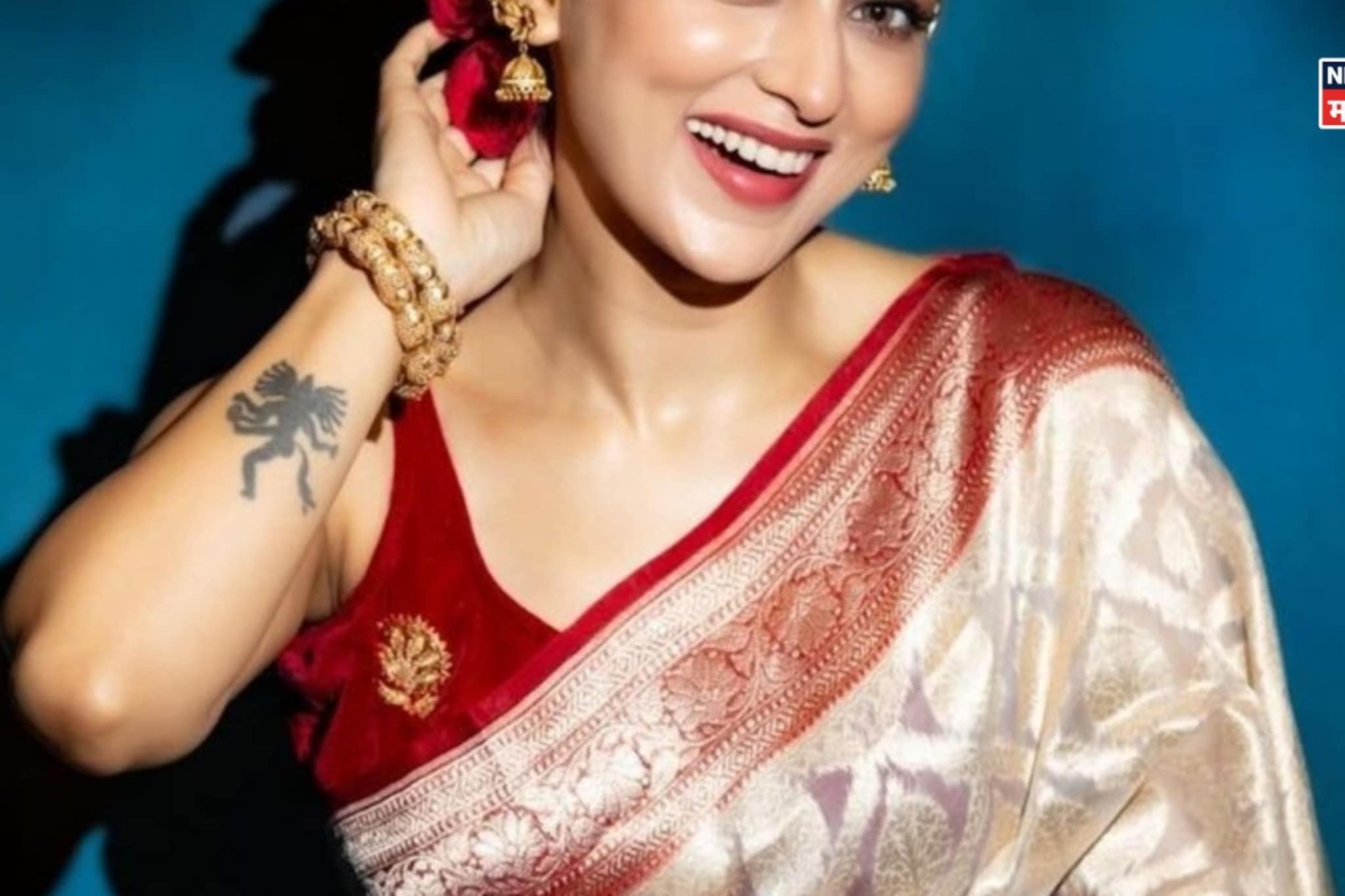 मौनी रॉयपाठोपाठ आता माजी महिला खासदारासोबत स्टेजवर गैरवर्तन मौनी रॉयपाठोपाठ आता माजी महिला खासदारासोबत स्टेजवर गैरवर्तन