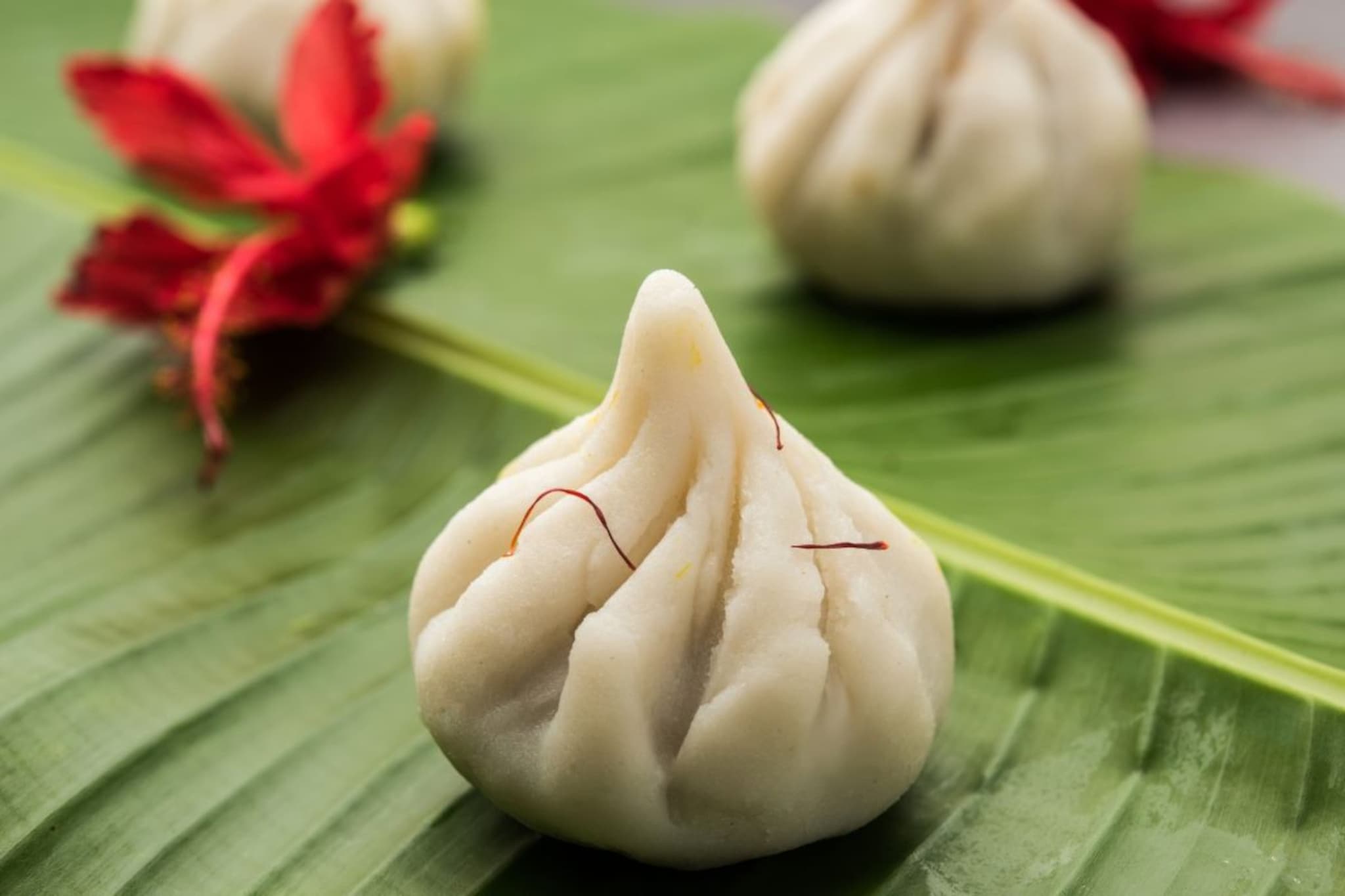 बाप्पाला नैवेद्यासाठी मोदकच का दाखवतात? 21 मोदकच द्यायचे हे कोणी ठरवलं?