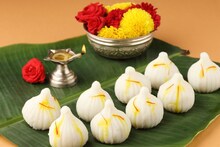 'मोदक वळता येत नाहीत?' टेन्शन सोडा, साच्याशिवाय कळ्या पाडण्याच्या 'या' ट्रिक तुमच्या कामाच्या