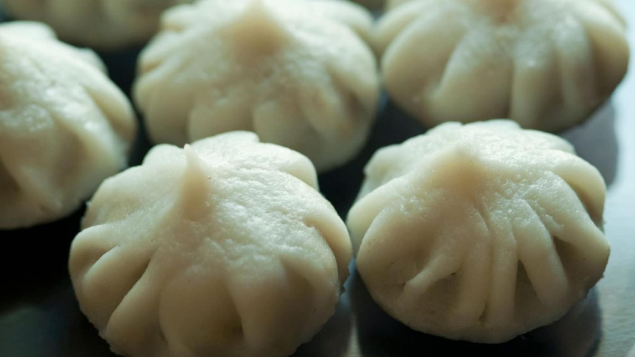 Modak : मोदक बिघडण्याची भीती वाटतेय? उकड काढताना फॉलो करा 'या' 5 सीक्रेट टिप्स, मोदक येतील मऊ आणि लुसलुशीत