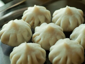 Modak : मोदक बिघडण्याची भीती वाटतेय? उकड काढताना फॉलो करा 'या' 5 सीक्रेट टिप्स