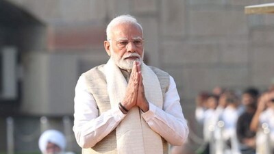 पीएम मोदी ने 125 साल बाद भगवान बुद्ध के पवित्र अवशेषों का अनावरण किया.