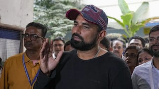 SIR च्या सुनावणीला पोहोचला मोहम्मद शमी, निवडणूक अधिकाऱ्यांनी कोणते प्रश्न विचारले?