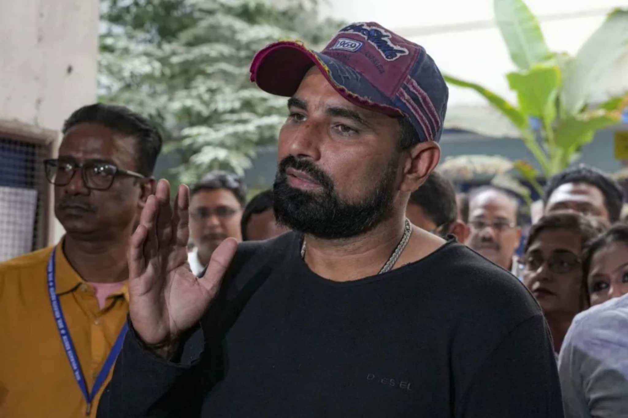 SIR सुनावणीला पोहोचला मोहम्मद शमी, निवडणूक अधिकाऱ्यांनी कोणते प्रश्न विचारले?