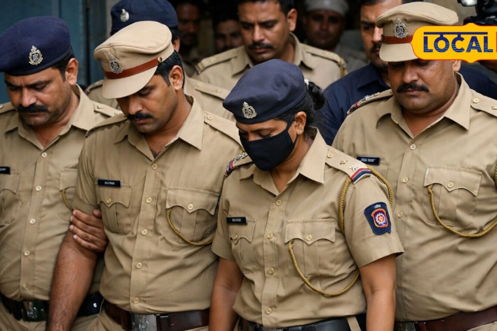 खोट्या चौकशीच्या बहाण्याने महिलेला गंडा; घरात घुसून केलं धक्कादायक कृत्य खोट्या चौकशीच्या बहाण्याने महिलेला गंडा; घरात घुसून केलं धक्कादायक कृत्य