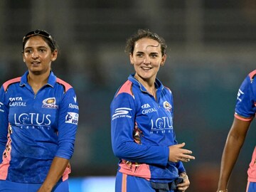 मुंबईने बुलेट ट्रेनच्या वेगाने मॅच जिंकली, 32 बॉलमध्ये दिल्ली कॅपिटल्सचा खेळ खल्