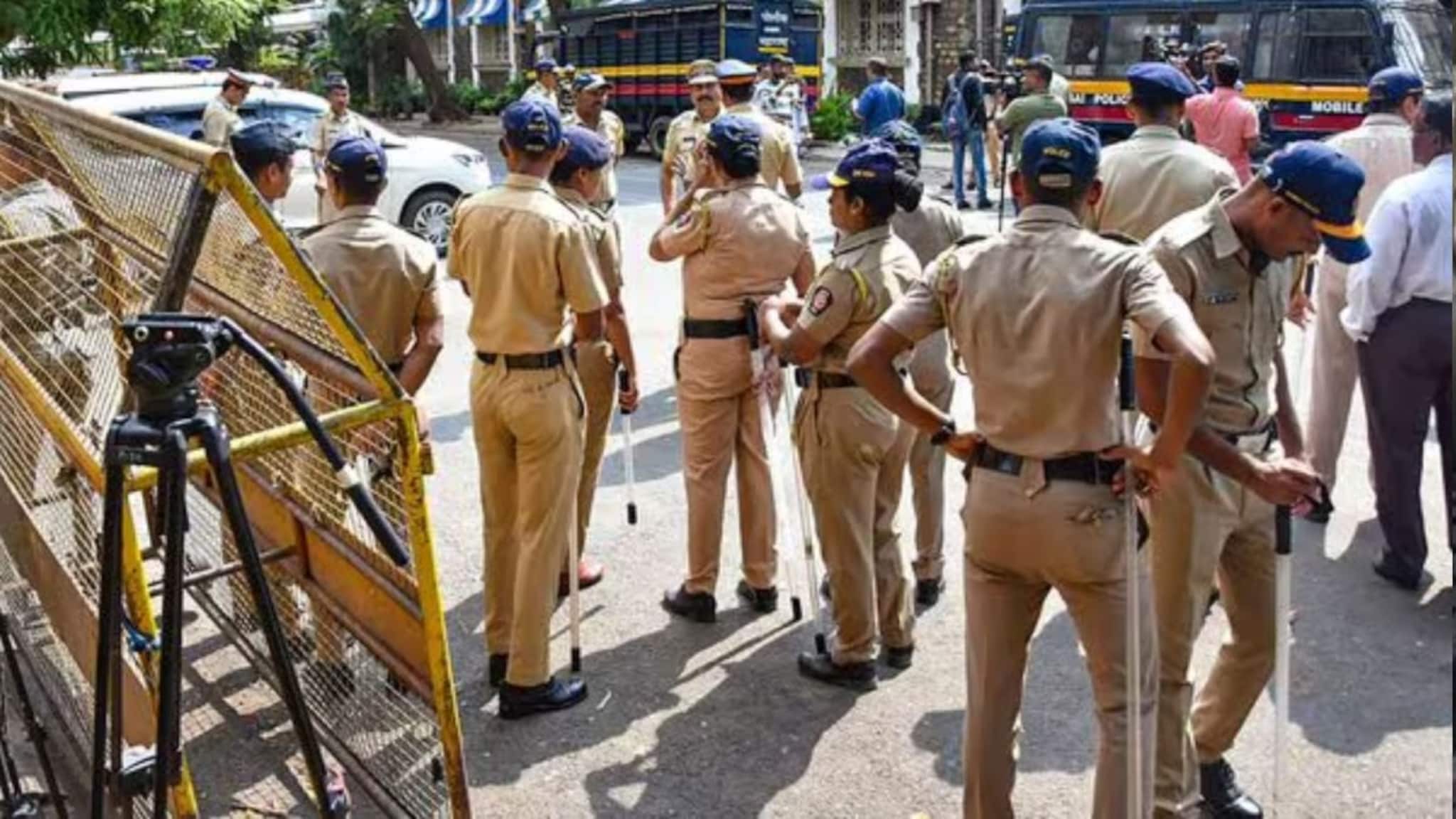 दिल्लीनंतर मुंबई टार्गेटवर? हल्ल्याचा कट सुरू असल्याचा संशय, सर्व यंत्रणांना अलर दिल्लीनंतर मुंबई टार्गेटवर? हल्ल्याचा कट सुरू असल्याचा संशय, सर्व यंत्रणांना अलर