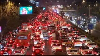 Mumbai Traffic: मुंबईकरांची तारांबळ, पश्चिम द्रुतगती महामार्गावर भीषण वाहतूक कोंडी; अग्निशमन दलाची गाडीही अडकली Mumbai Traffic: मुंबईकरांची तारांबळ, पश्चिम द्रुतगती महामार्गावर भीषण वाहतूक कोंडी; अग्निशमन दलाची गाडीही अडकली