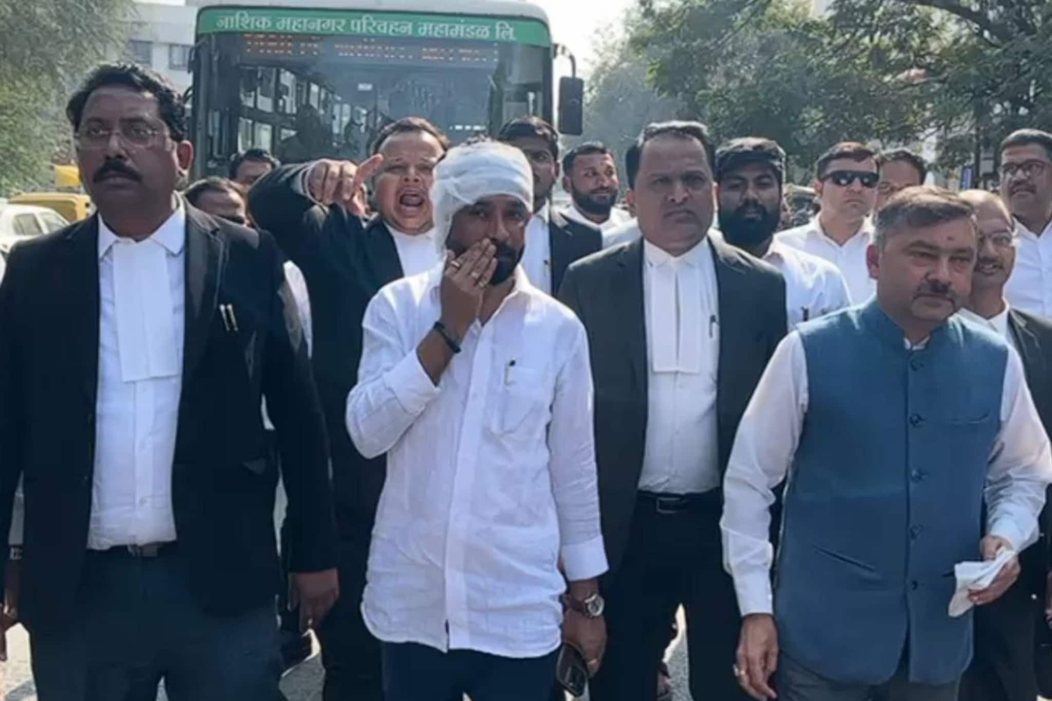 'तुला डायरेक्ट गुन्ह्यात घेईल' शिवीगाळ करत पोलिसाकडून वकिलाला मारहाण