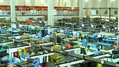 देशाच्या आर्थिक पाहणी अहवालात नाशिकचा डंका, 'वाईन' नाही तर या क्षेत्रात युरोपलाही मागे टाकलं! देशाच्या आर्थिक पाहणी अहवालात नाशिकचा डंका, 'वाईन' नाही तर या क्षेत्रात युरोपलाही मागे टाकलं!