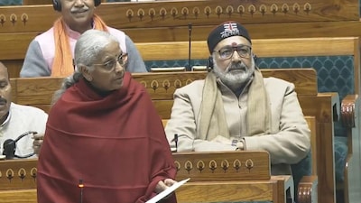 लोकप्रिय योजनांमुळे तूट, परदेशी गुंतवणूकदारांची माघार, आर्थिक पाहणी अहवाल संसदेत सादर!