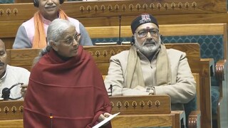 लोकप्रिय योजनांमुळे तूट, परदेशी गुंतवणूकदारांची माघार, आर्थिक पाहणी अहवाल संसदेत सादर!