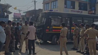 पालघर में भीड़ हिंसा टली: ग्रामीणों ने कपड़े बेचने वालों पर लड़कियों की तस्वीरें लेने का आरोप लगाया.