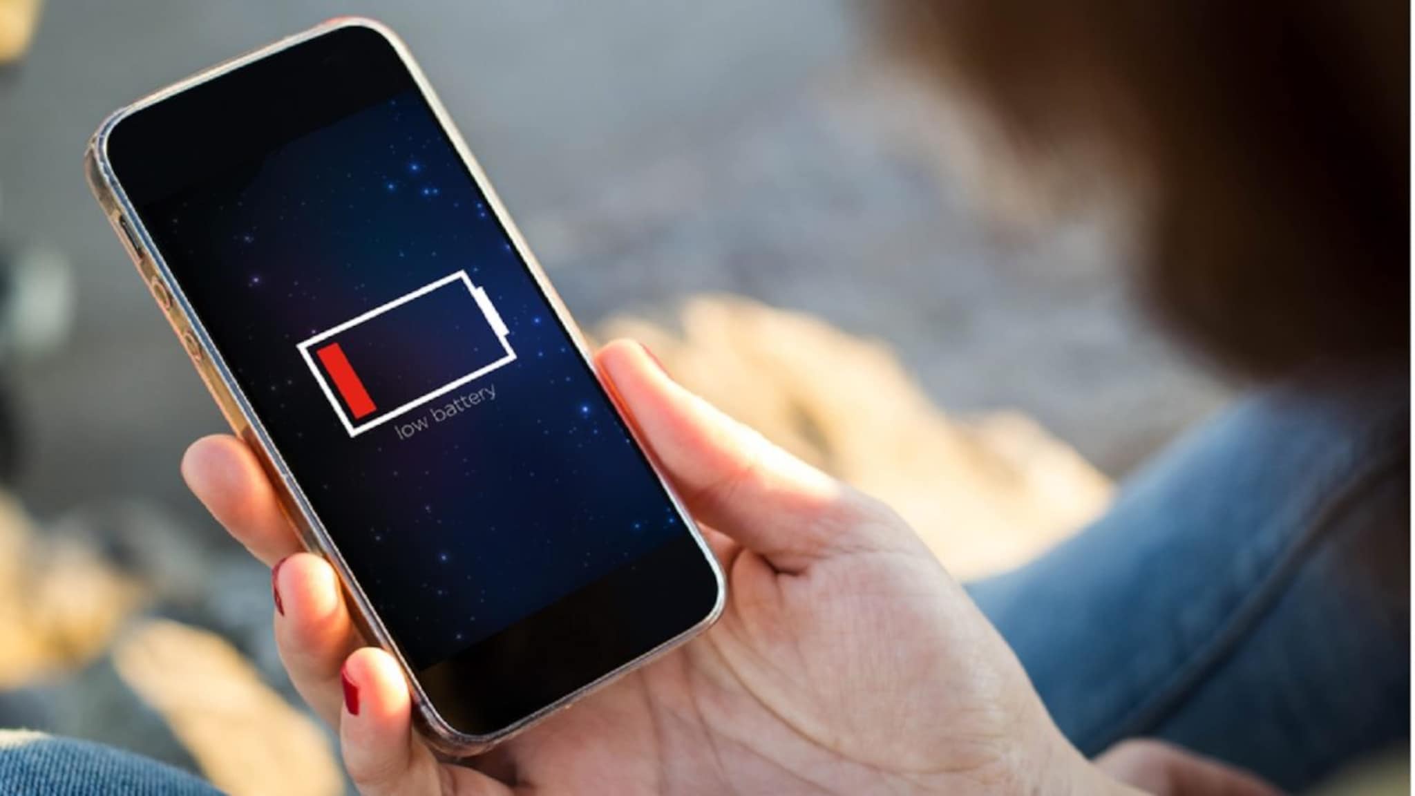 वापर न करताही डिस्चार्ज का होते फोनची बॅटरी? हे कारण जाणून चक्रावाल