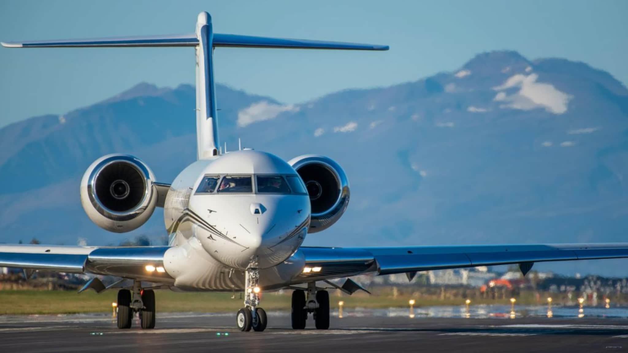 Pirvate Jet : प्रायव्हेट जेटचं भाडं किती? एका ट्रिपसाठी किती खर्च येतो, सरकारचे नियम काय सांगतात? वाचा