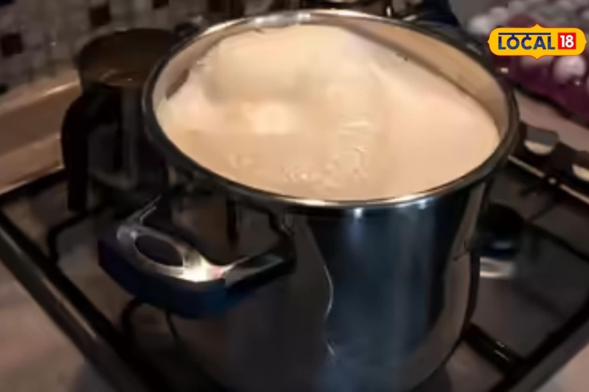 झोपेत असलेल्या बायकोच्या चेहऱ्यावर पतीने उकळता चहा फेकला, पुण्यातील घटना