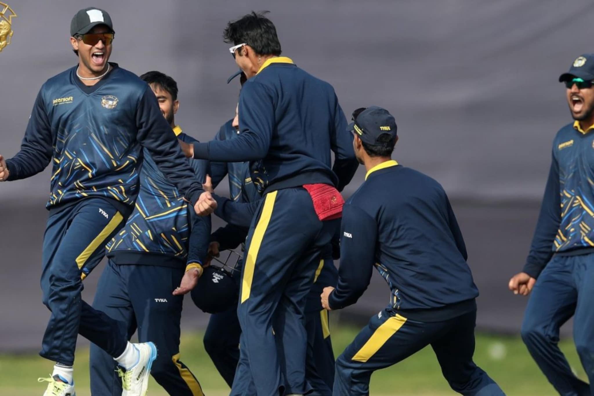 15 धावात 5 विकेट,बुलेट ट्रेनच्या स्पीडने मुंबईचे विकेट पडले, विजयासाठी एक रनही क