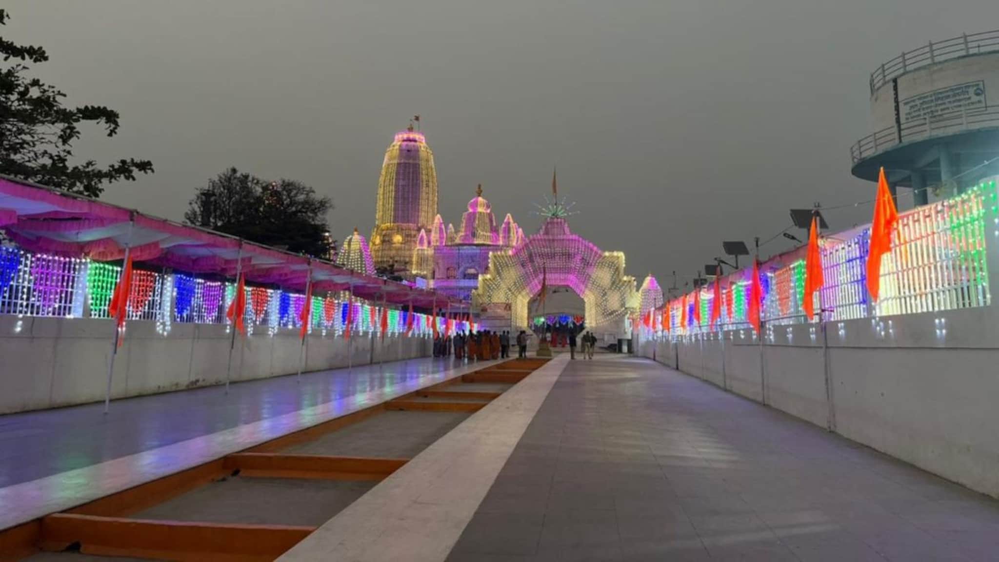 अंगारकी चतुर्थीनिमित्त प्रसिद्ध राजूर गणपती मंदिराला आकर्षक रोषणाई, पाहा Photos