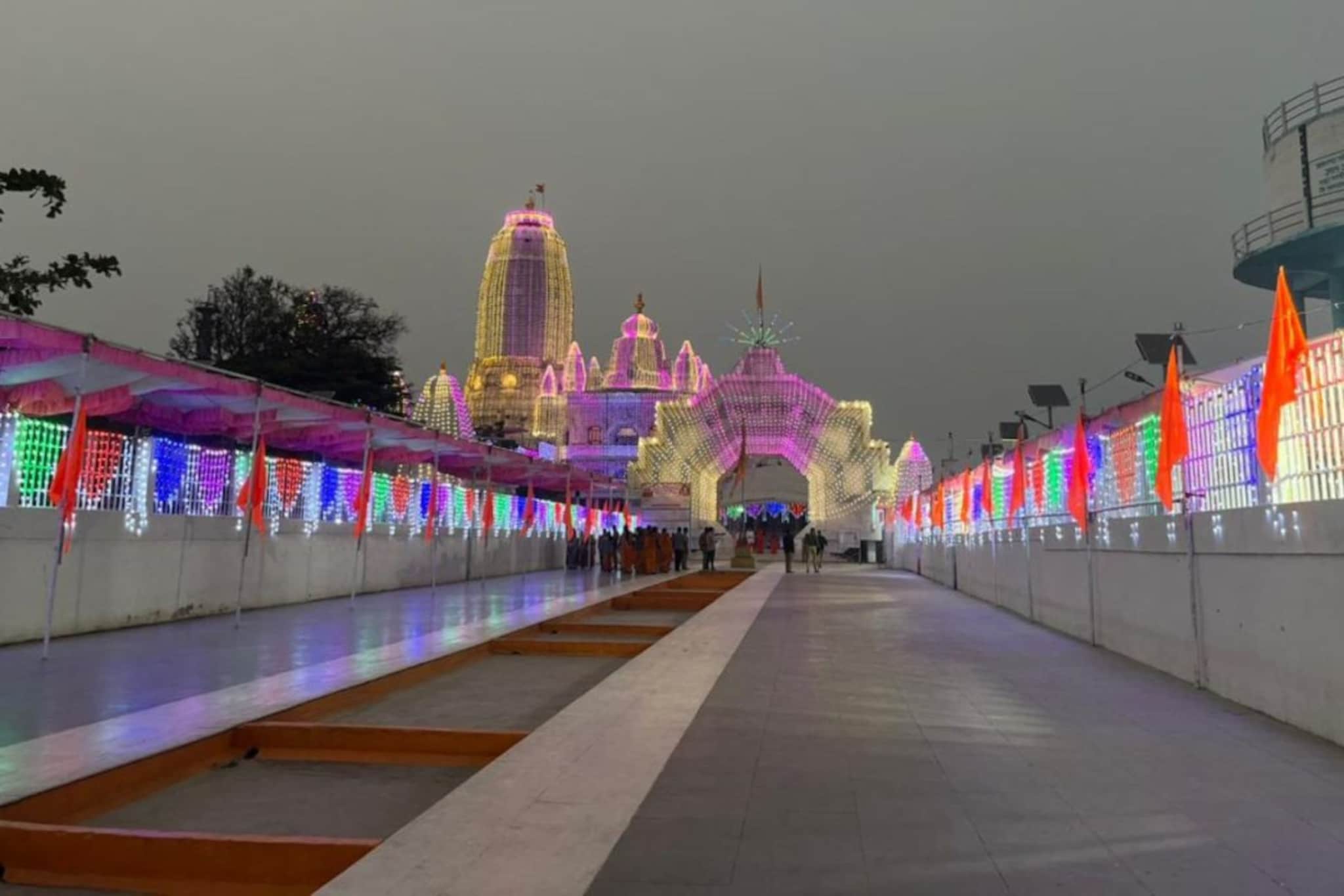 अंगारकी चतुर्थीनिमित्त प्रसिद्ध राजूर गणपती मंदिराला आकर्षक रोषणाई, पाहा Photos