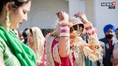 शादी में विदाई के समय दुल्हन चावल पीछे क्यों फेंकती है? जानें गहरा अर्थ.