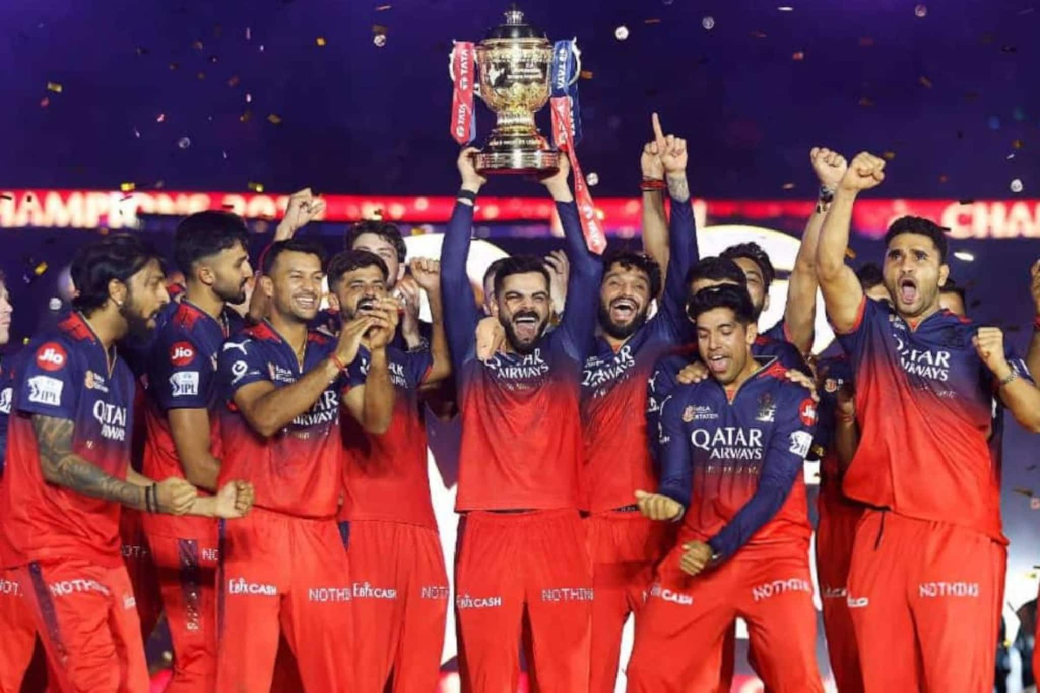 RCBचे नाव बदलणार का? बेंगळुरूची टीम पुण्याची होणार! बिझनसमॅन लावणार मोठा डाव RCBचे नाव बदलणार का? बेंगळुरूची टीम पुण्याची होणार! बिझनसमॅन लावणार मोठा डाव