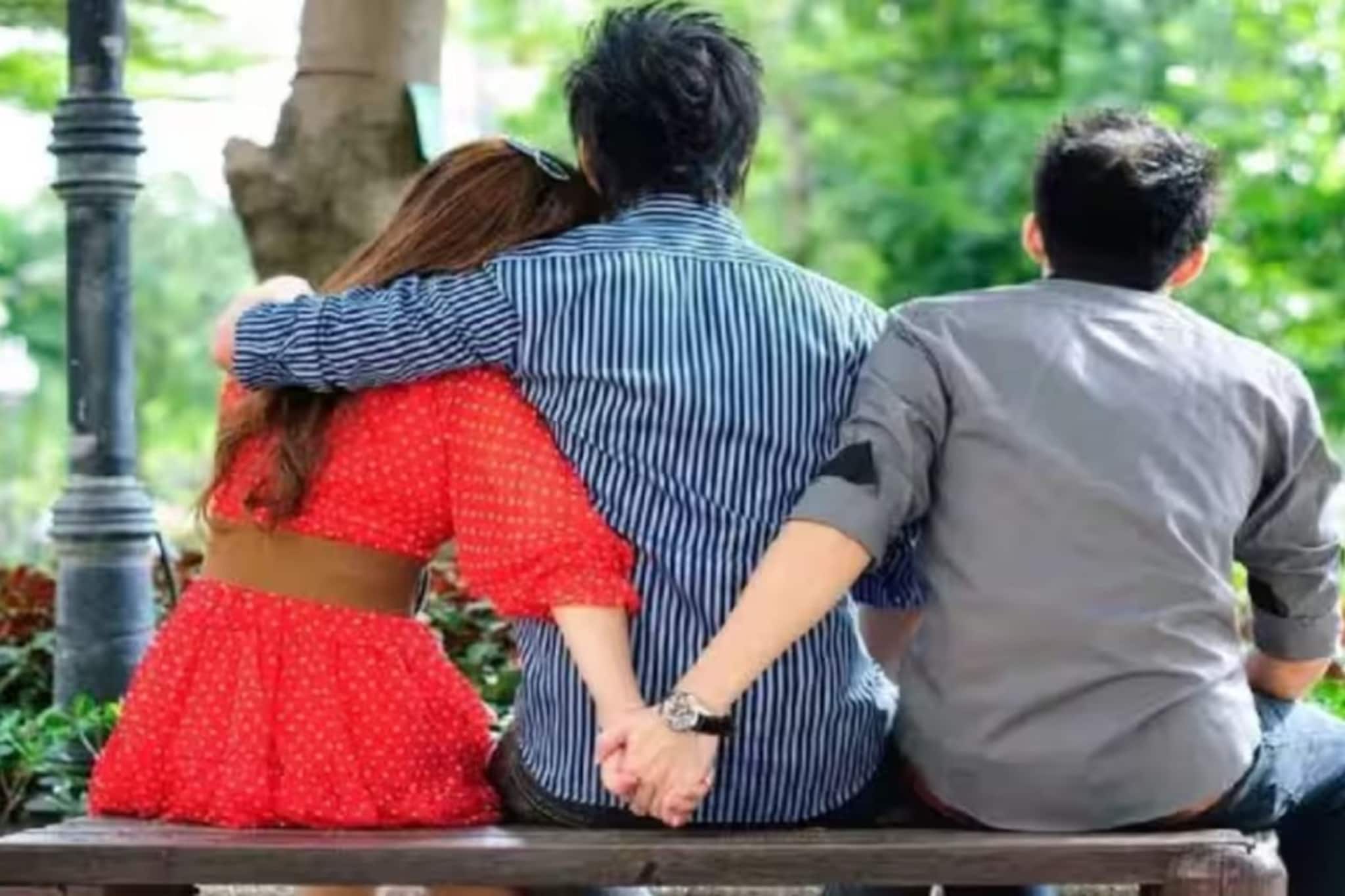 विवाहित महिलेची बॉयफ्रेंडकडे लग्नाची मागणी पण नकार मिळताच थेट... विवाहित महिलेची बॉयफ्रेंडकडे लग्नाची मागणी पण नकार मिळताच थेट...