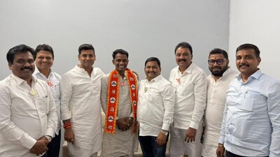  कल्याण-डोंबिवलीमध्ये पुन्हा गेम झाला, ठाकरेंनी तिकीट दिलेला उमेदवार शिंदेंच्या गळाला लागला!