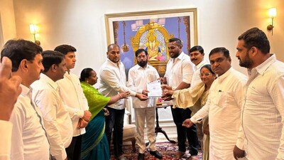 वंचितचे नगरसेवक शिंदेंच्या गळाला, भाजपला बाजूला ठेवून शिवसेना महापौर बसवणार!