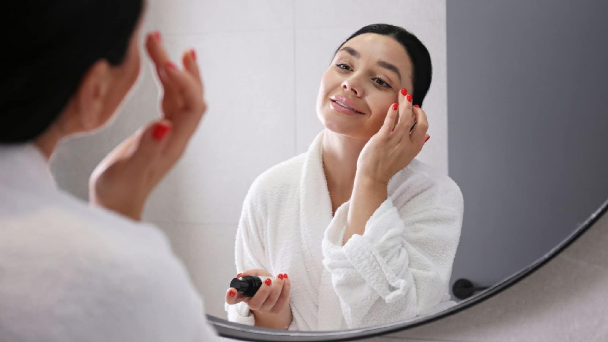 Night Skincare : रात्री चेहऱ्याला काय लावल्याने त्वचा उजळते? प्रत्येक तरुणींना माहित असायला पाहिजेत 'या' गोष्टी