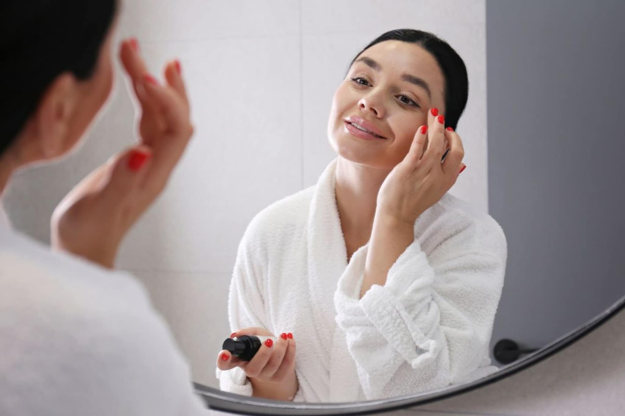 रात्री चेहऱ्याला काय लावल्याने त्वचा उजळते? तरुणींना हे माहित असायला पाहिजे रात्री चेहऱ्याला काय लावल्याने त्वचा उजळते? तरुणींना हे माहित असायला पाहिजे