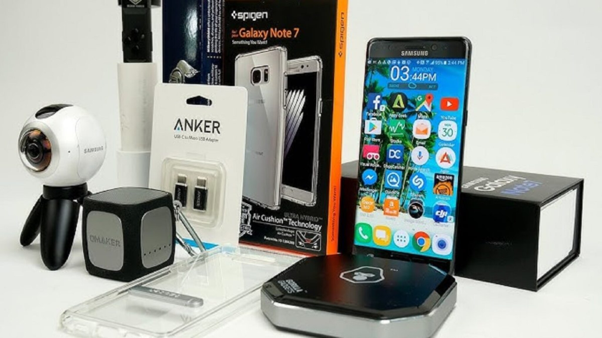 स्मार्टफोन कितीही महाग असेना, पण 'या' 7 अॅक्सेसरीजशिवाय राहील अधुरा; पाहा लिस्ट 