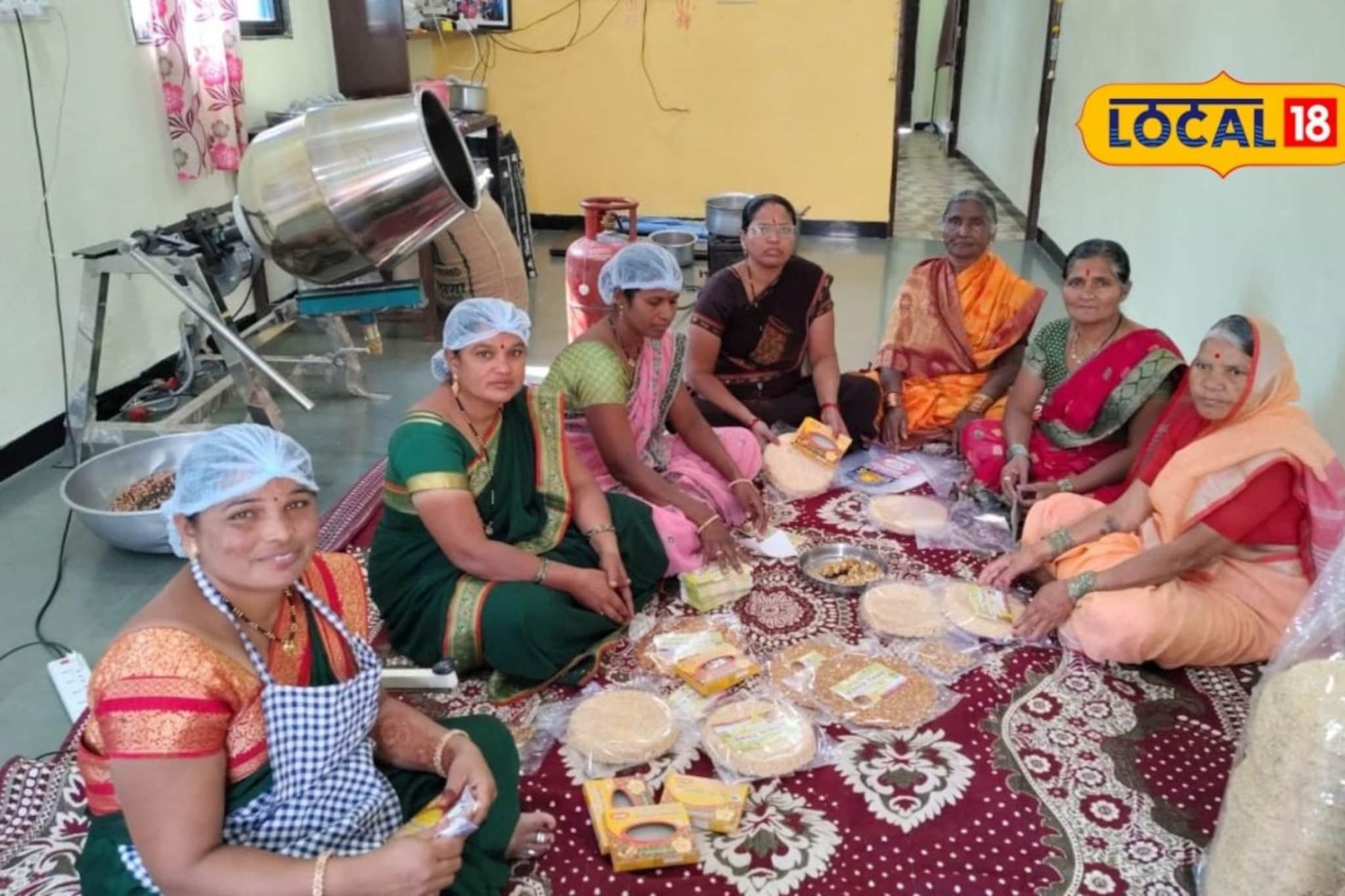 कधी काळी मोलमजुरी केली, बचत गटाने पालटलं महिलांचं नशीब, महिन्याला 1 लाख कमाई कधी काळी मोलमजुरी केली, बचत गटाने पालटलं महिलांचं नशीब, महिन्याला 1 लाख कमाई