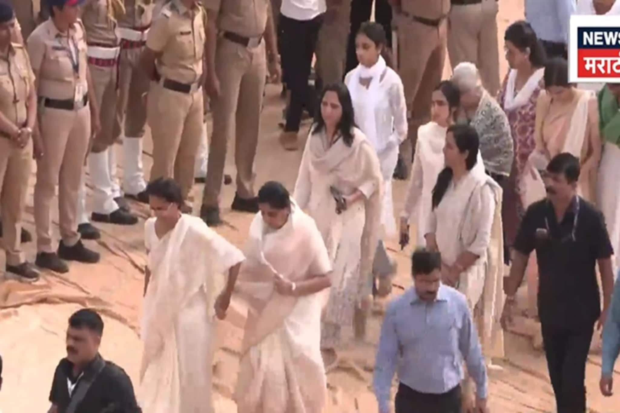 VIDEO| ताईने हात धरला अन् सून सोबत, सुनेत्रा यांनी दिला अजितदादांना अखेरचा निरोप