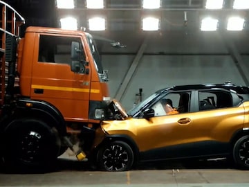 Tata उगाच नाव नाही! नवी कोरी Punch 2026 ट्रकला धडकली, टेस्ट रिपोर्ट पाहून सगळे अ Tata उगाच नाव नाही! नवी कोरी Punch 2026 ट्रकला धडकली, टेस्ट रिपोर्ट पाहून सगळे अ