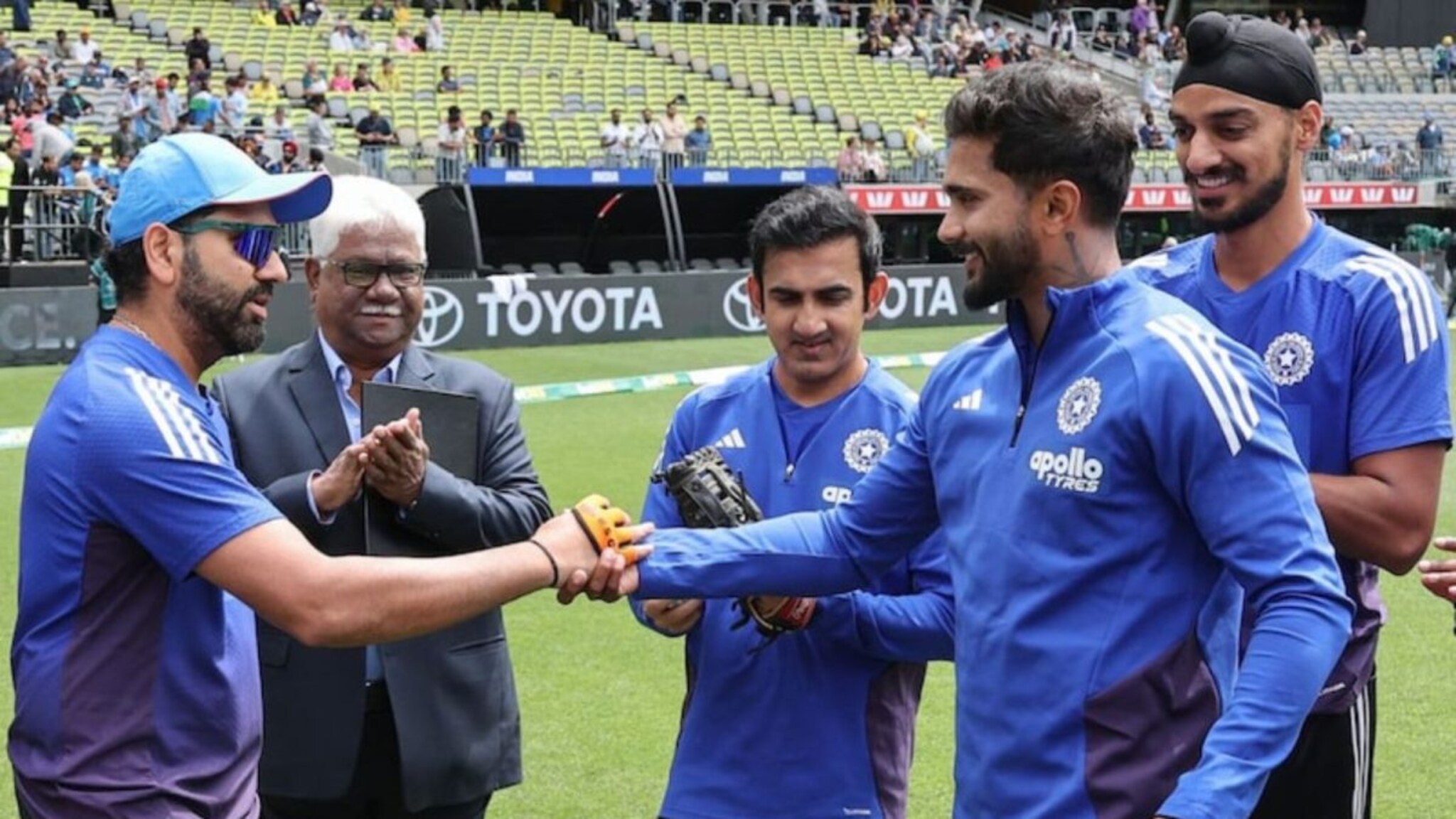 Team India : सुंदरने कॅप्टनचं टेन्शन वाढवलं, वर्ल्ड कप टीममध्ये कोण घेणार जागा? 5 खेळाडूंमध्ये रेस!