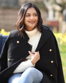 बँग्ज अन् मोठा चष्मा! 2026 च्या सुरूवातीलाच तेजश्री प्रधानचा नवा अवतार, PHOTO