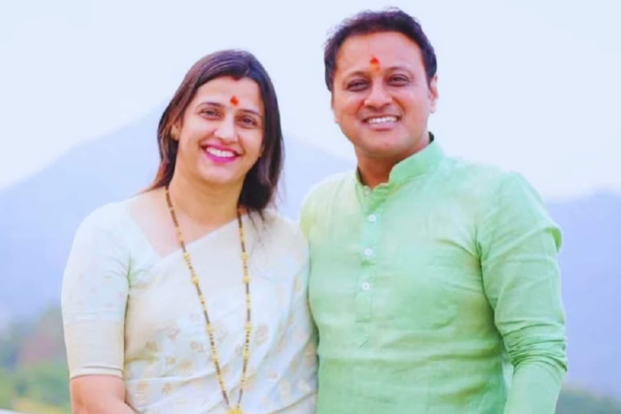 BMC Election : निवडणुकीच्या धामधुमीत तेजस्वी घोसाळकर भावूक, पतीसोबतच फोटो शेअर क