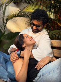 लग्नाआधी 2 वर्ष लिव्ह-इनमध्ये राहत होतं मराठी कपल, सांगितला लग्नापर्यंतचा प्रवास लग्नाआधी 2 वर्ष लिव्ह-इनमध्ये राहत होतं मराठी कपल, सांगितला लग्नापर्यंतचा प्रवास