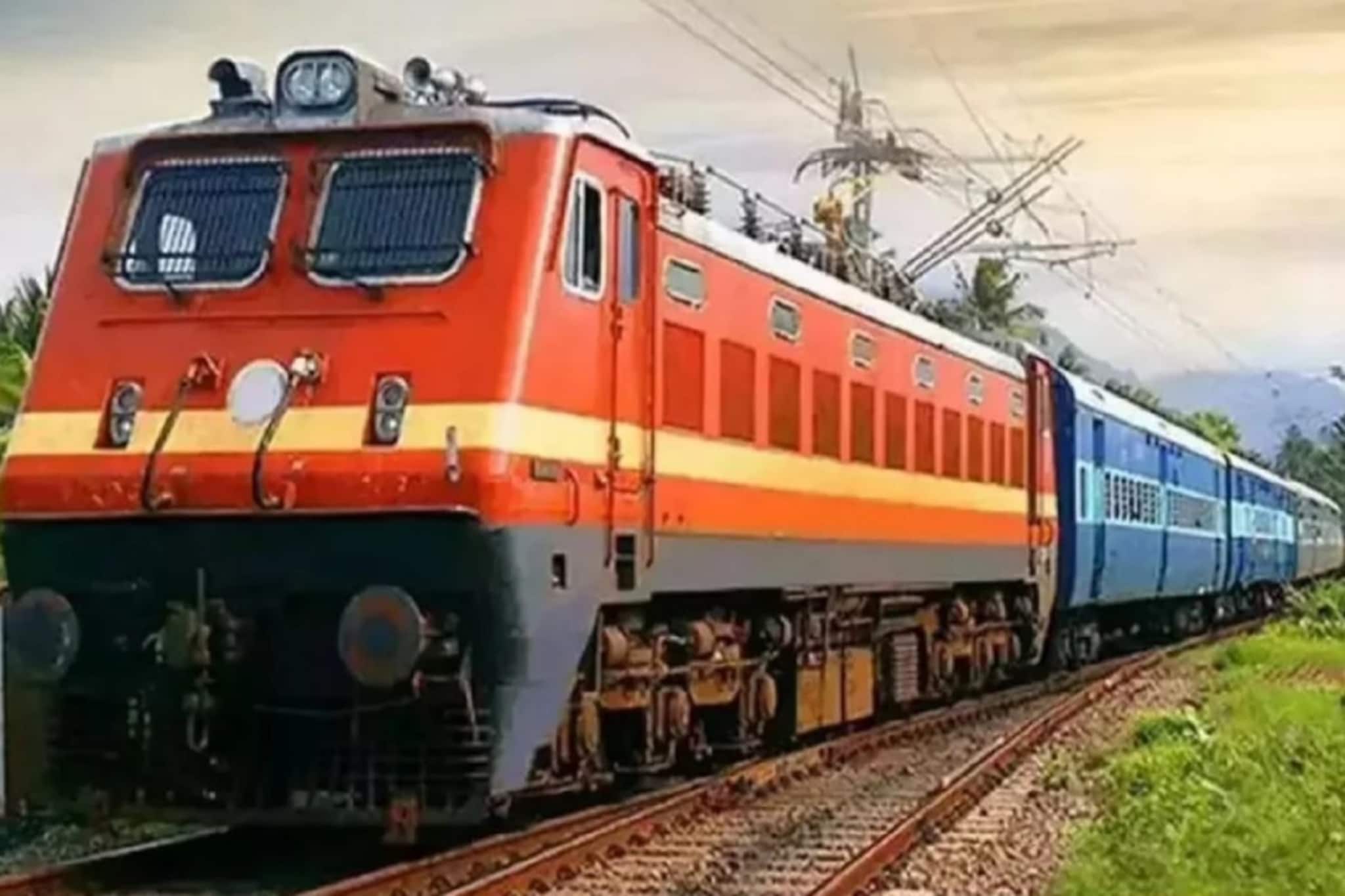 नवीन वर्षाचं रेल्वेने दिलं गिफ्ट! ट्रेन तिकीट खरेदीवर मिळेल सूट, अशी करा बुकिंग