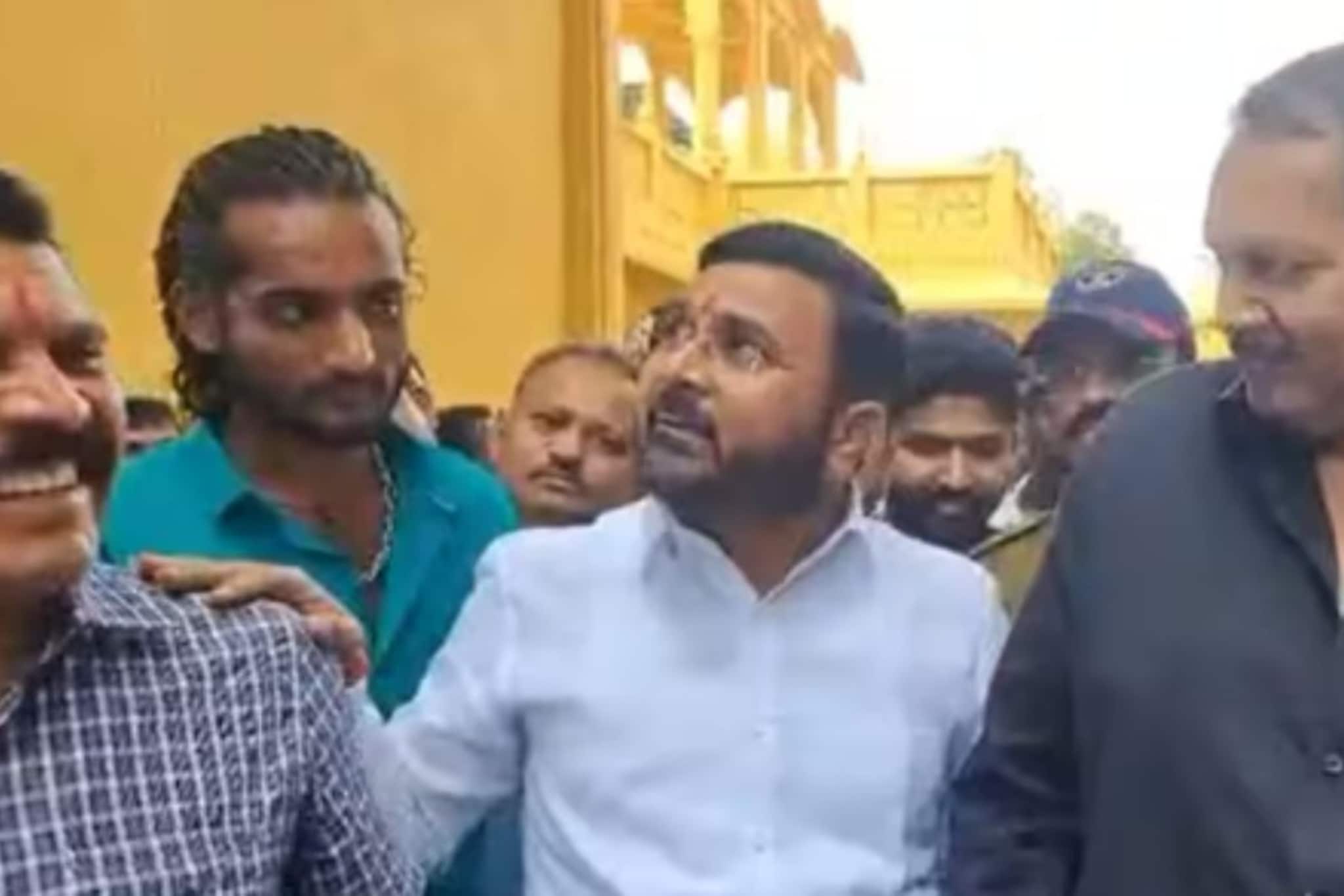 महाराज तिकीट द्या, नाहीतर गळफास घ्यायला दोरी द्या, उदयनराजेंकडे समर्थकाची मागणी