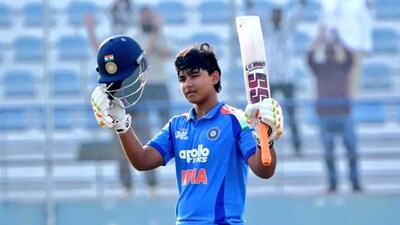 6,6,6,6,6,6,6,6... फक्त सिक्स मारून अर्धशतक ठोकलं, वैभवच्या वादळाचा आफ्रिकेला तडाखा!