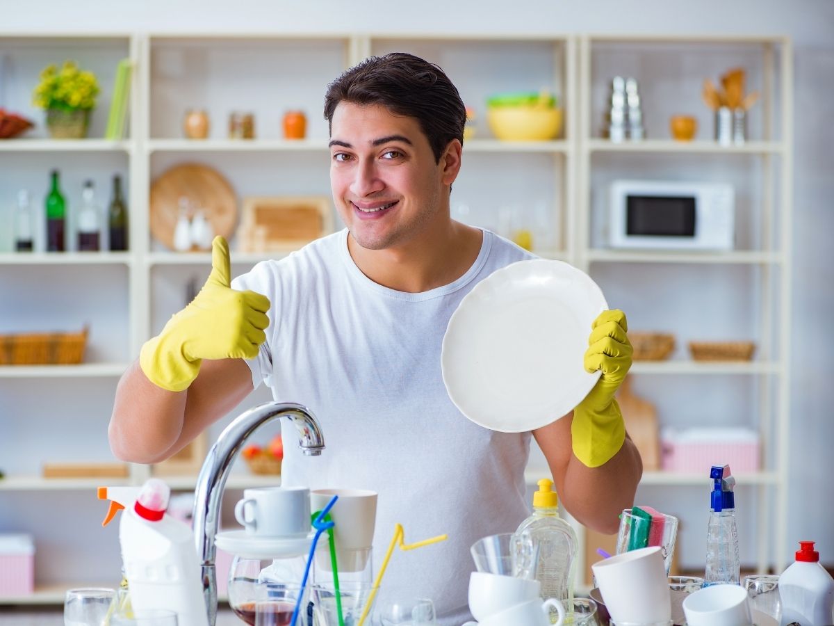 डिशवॉशिंग ग्लव्सचा वापर करण्याचे फायदे..