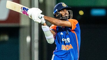 सुंदरने टेन्शन वाढवलं, वर्ल्ड कप टीममध्ये कोण घेणार जागा? 5 खेळाडूंमध्ये रेस!