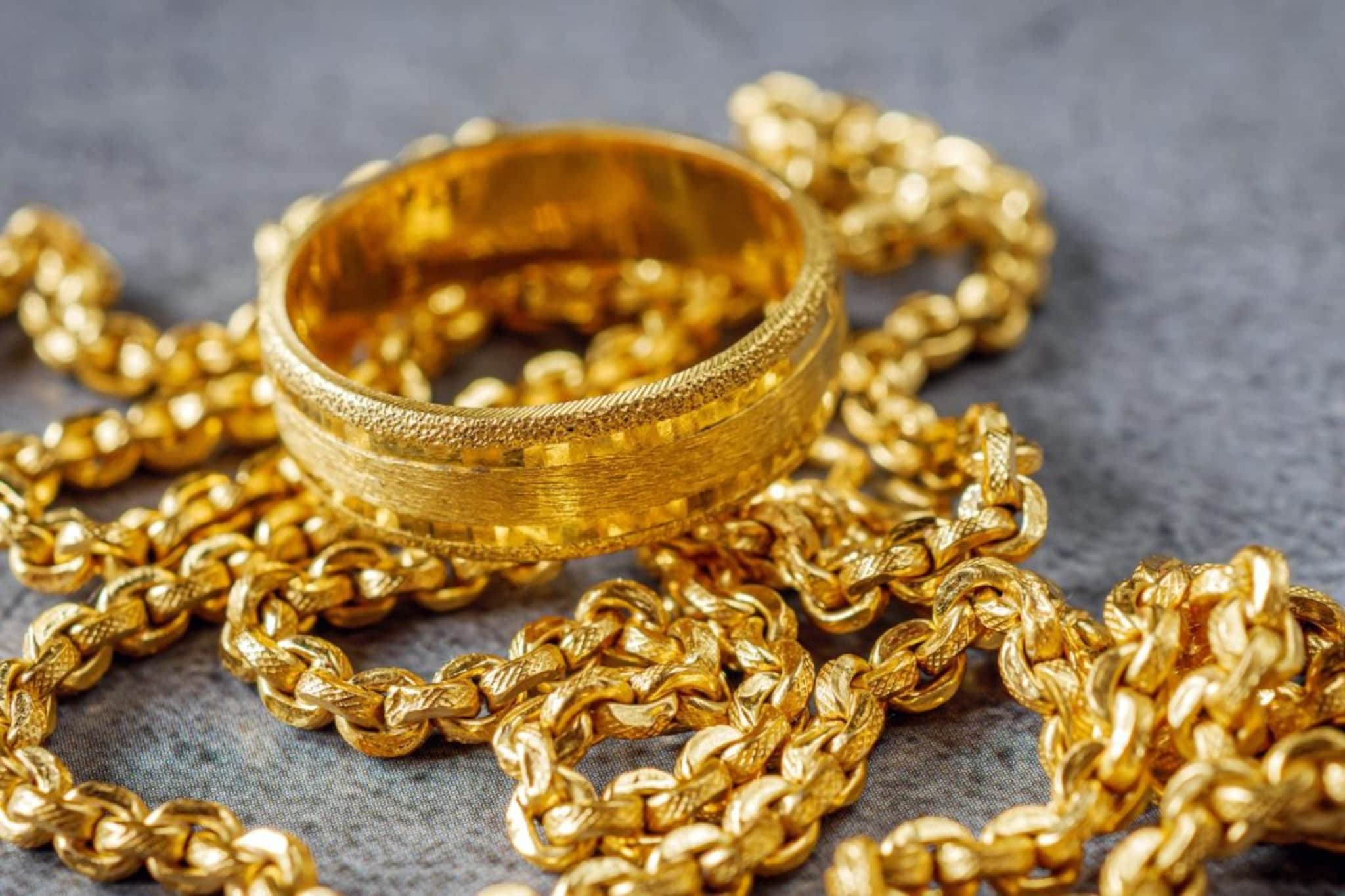 10 ग्रॅम सोनं गहान ठेवलं तर बँक किती कर्ज देते? EMI किती पडतं,  A To Z माहिती