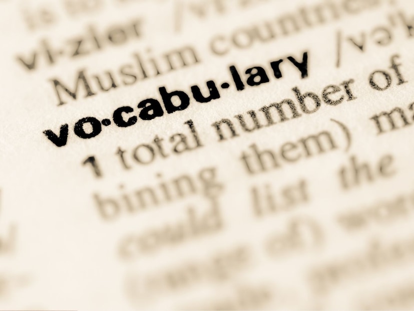 आपण जेव्हा इंग्रजी शिकतो किंवा व्हॉट्सॲपवर चॅटिंग करतो, अनेकदा मराठी शब्द इंग्रजीत लिहितो किंवा कधीकधी इंग्रजी शब्द मराठीत लिहितो, अशावेळी अनेकदा लोकांना काही शब्द लिहिताना गोंधळायला होतं की कोणतं अक्षर कशासाठी वापरावं, यापैकीच एक आहे ‘फ’ अक्षरांच्या शब्दांचा उच्चार आपण जेव्हा इंग्रजी शिकतो किंवा व्हॉट्सॲपवर चॅटिंग करतो, अनेकदा मराठी शब्द इंग्रजीत लिहितो किंवा कधीकधी इंग्रजी शब्द मराठीत लिहितो, अशावेळी अनेकदा लोकांना काही शब्द लिहिताना गोंधळायला होतं की कोणतं अक्षर कशासाठी वापरावं, यापैकीच एक आहे ‘फ’ अक्षरांच्या शब्दांचा उच्चार