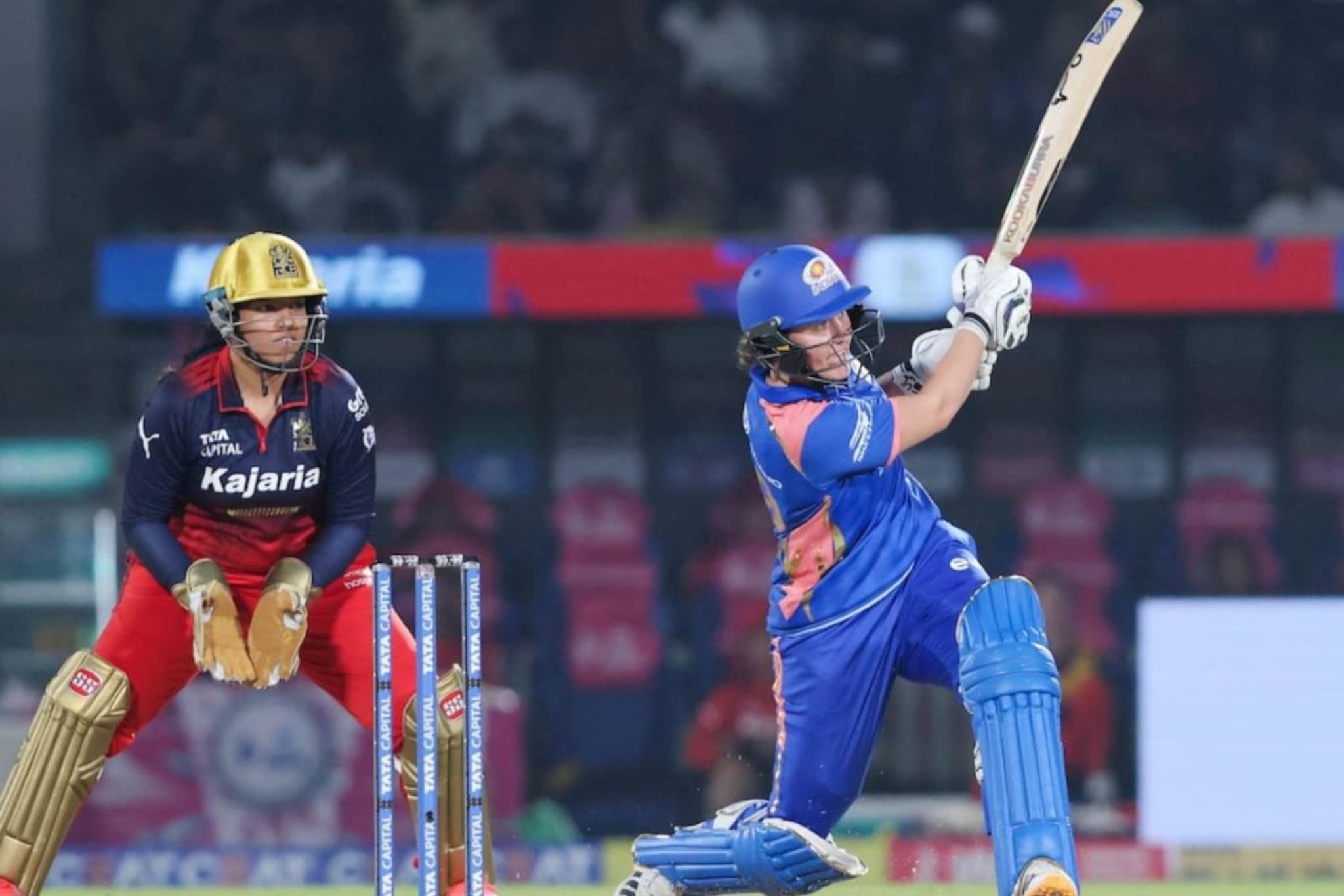 डू ऑर डाय सामन्यात मुंबईच्या वाघिणीचं वादळी शतक, RCB च्या बॉलिंगची पिसं काढली!