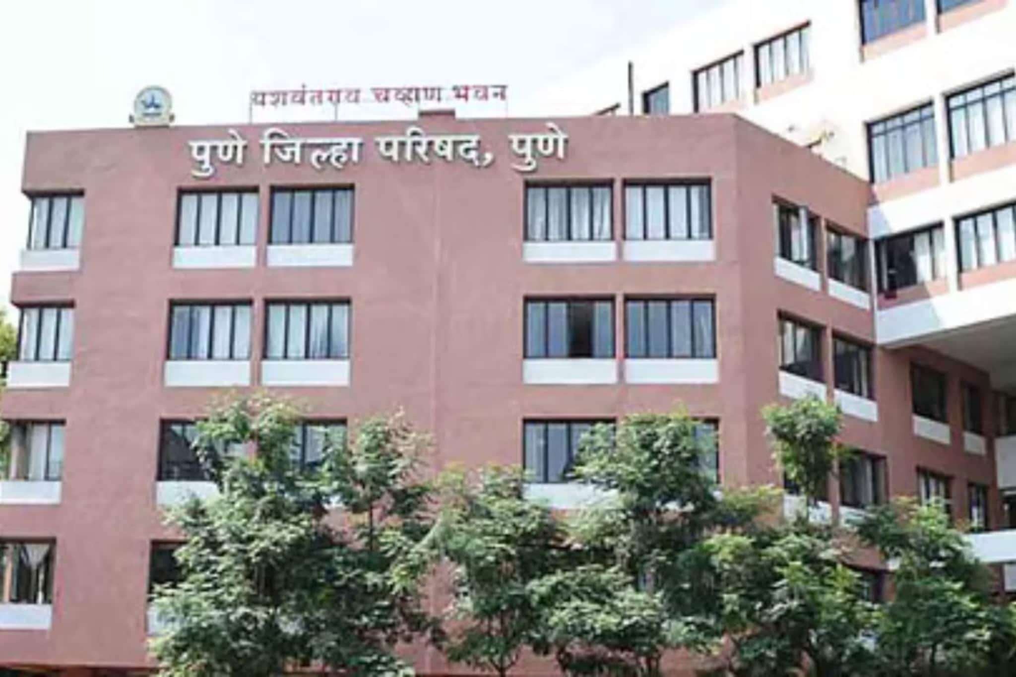 अजितदादांची धास्ती,ज्यांना महापालिकेला हाडतूड केलं त्यांना भाजप झेडपीला गोंजरणार