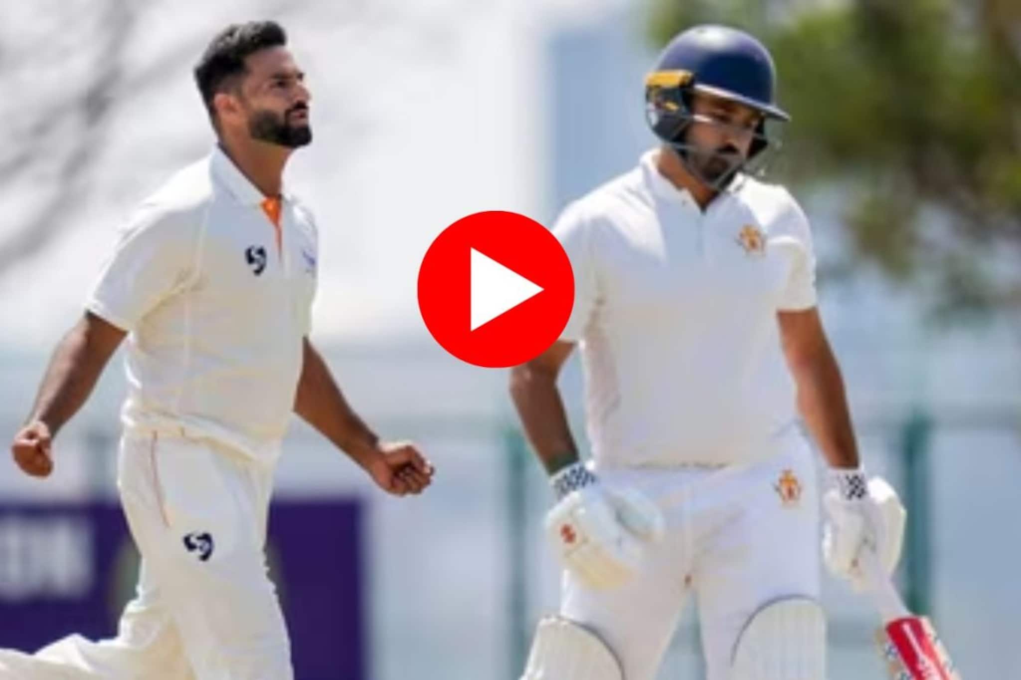 VIDEO : W,W,W...'बारामुल्ला एक्सप्रेस' सुस्साट, आकिबच्या बॉलिंगसमोर ट्रिपल सेंच्