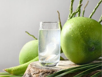 ताजं नारळ पाणी पिण्याची योग्य वेळ कोणती? 90% लोक चुकीच्या वेळी पितात ताजं नारळ पाणी पिण्याची योग्य वेळ कोणती? 90% लोक चुकीच्या वेळी पितात